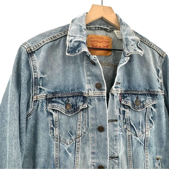 Levi's Trucker Jacket Medium Wash Denim Jean Jacket 100% Cotton | Men's Small - Picture 2 of 6